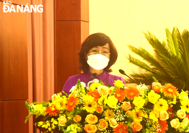 Phó Chủ tịch UBND thành phố Ngô Thị Kim Yến phát biểu tại hội nghị. Ảnh: TRỌNG HUY
