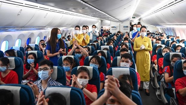 A Vietnam Airlines flight brings students and medical workers back to Hanoi. (Photo: VNA)