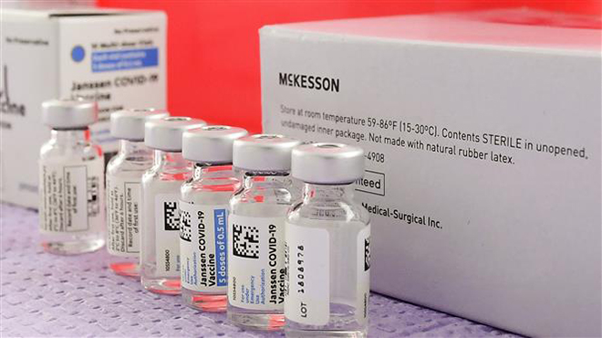 Vaccine ngừa Covid-19 của hãng Johnson&Johnson. Ảnh: AFP/ TTXVN