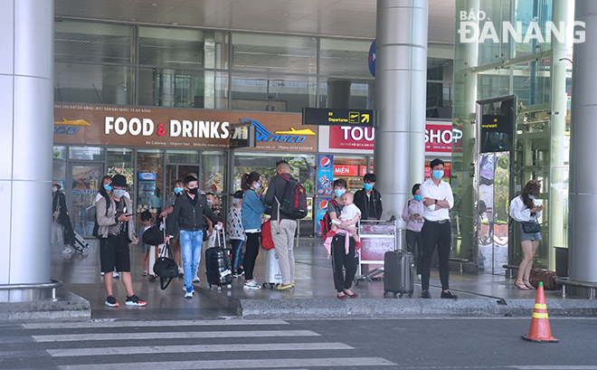 Đà Nẵng tổ chức 2 chuyến bay miễn phí đón người dân từ Thành phố Hồ Chí Minh về quê trong ngày mai 12-10. Ảnh: THÀNH LÂN