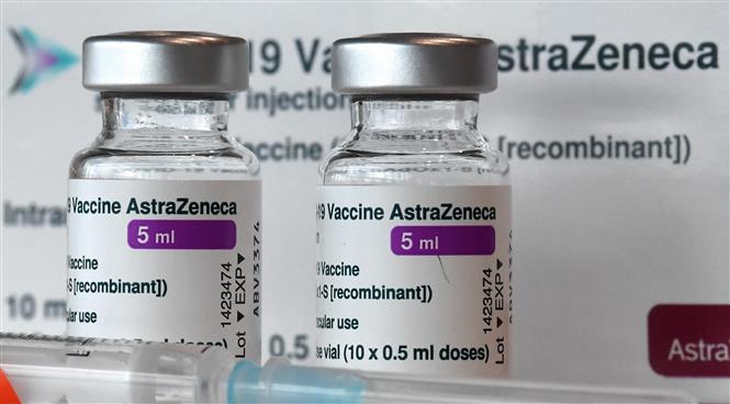 Vaccine ngừa COVID-19 của hãng AstraZeneca. Ảnh: AFP/ TTXVN