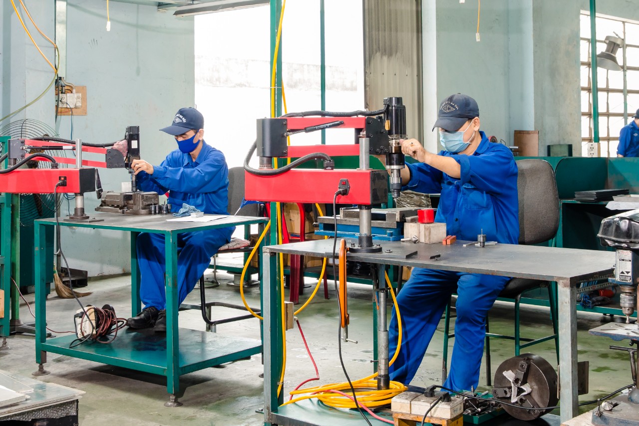 Production activities are pictured at the Huynh Duc Manufacturing Trading Service Company Limited based in the expanded Hoa Khanh IP in Lien Chieu District