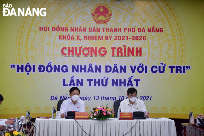 Ủy viên dự khuyết Trung ương Đảng, Phó Bí thư Thường trực Thành ủy, Chủ tịch HĐND thành phố Lương Nguyễn Minh Triết và Phó Bí thư Thành ủy, Chủ tịch UBND thành phố Lê Trung Chinh đồng chủ trì. Ảnh: TRỌNG HUY