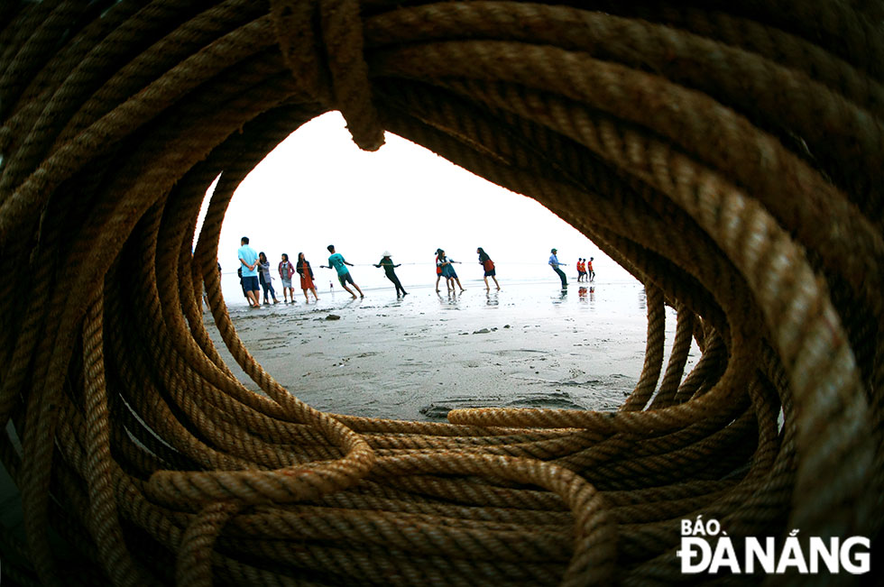 Strong ropes are used to pull fishing nets.