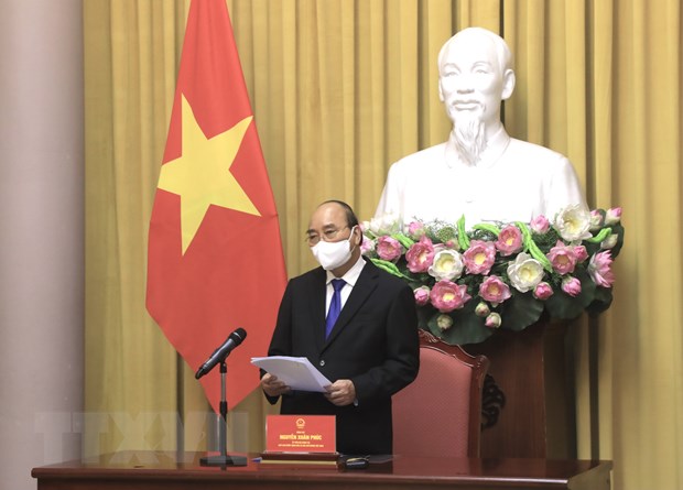Chủ tịch nước Nguyễn Xuân Phúc phát biểu tại buổi tiếp các đại sứ, trưởng cơ quan đại diện Việt Nam tại nước ngoài chuẩn bị lên đường nhận nhiệm vụ. (Ảnh: Lâm Khánh/TTXVN)