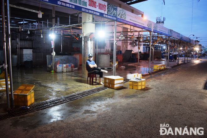 The Tho Quang Seafood Wholesale Market wears deserted look on the first day of its reopening