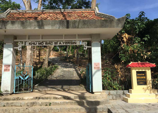 Khu mộ bác sĩ Yersin ở Nha Trang. (Ảnh tư liệu)