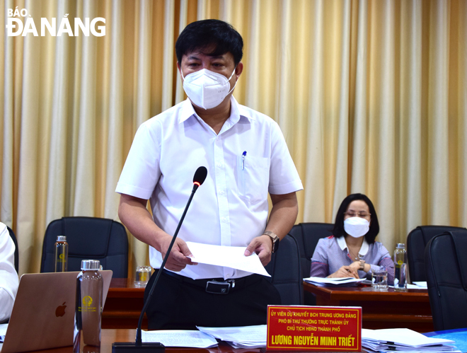 Chairman Luong Nguyen Minh Triet delivers his address at the regular meeting of the Da Nang Peoples Council on the morning of October 15. Photo: TRONG HUY