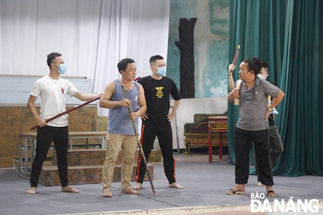 During the 'stay-at-home' period, the theatre's artistes and actors maintained practice to keep their body in shape and their voice healthy to wait for the returning day to serve the audience. Photo: XUAN DUNG