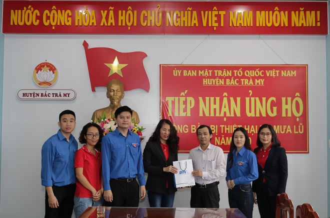 Đoàn thanh niên Chi nhánh Bảo hiểm tiền gửi Việt Nam tại thành phố Đà Nẵng ủng hộ người dân gặp khó khăn do lũ lụt vào tháng 12-2020.