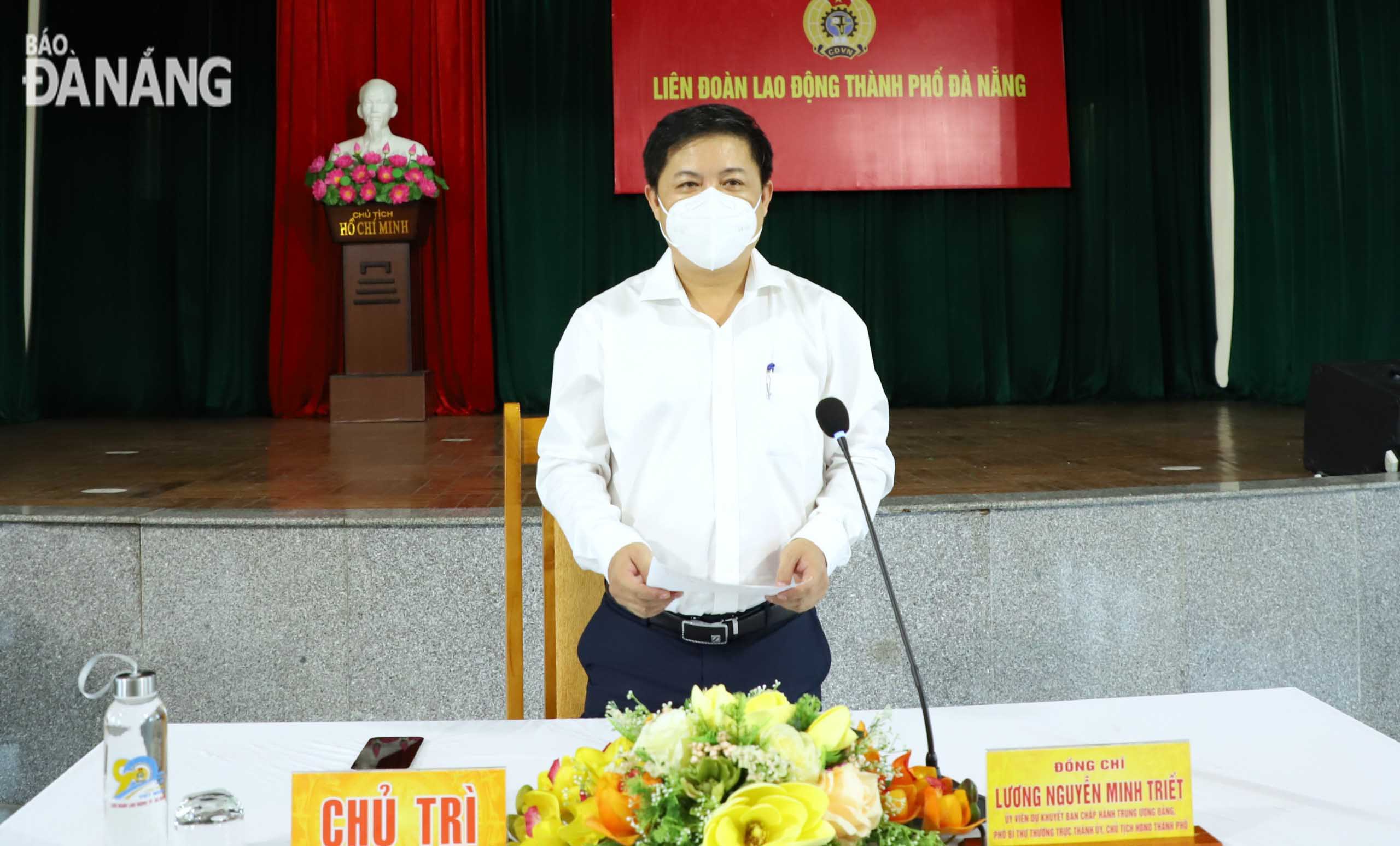 Phó Bí thư Thường trực Thành ủy Lương Nguyễn Minh Triết phát biểu kết luận tại buổi làm việc. Ảnh NGỌC PHÚ
