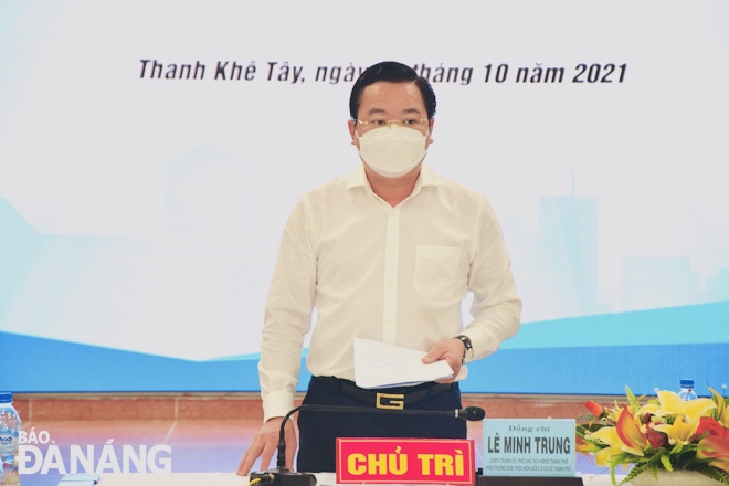 Phó Chủ tịch HĐND thành phố, Trưởng đoàn kiểm tra số 2 Ban Chỉ đạo thực hiện QCDC ở cơ sở thành phố Lê Minh Trung phát biểu tại buổi làm việc. Ảnh: TRỌNG HUY