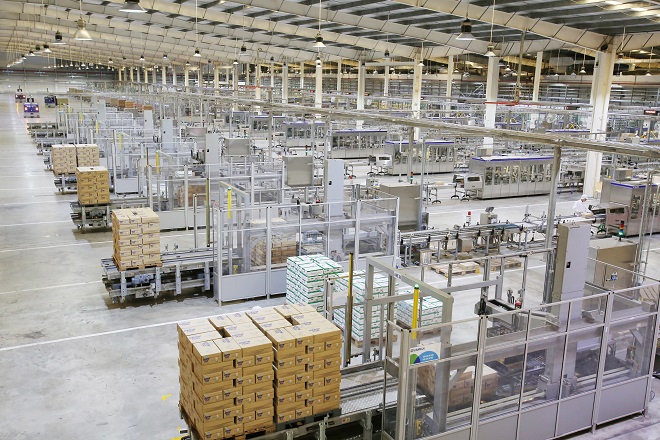 Dây chuyền sản xuất hiện đại, khép kín tại các nhà máy của Vinamilk. Ảnh:Công ty VNM cung cấp.