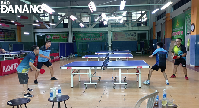 Tennis table players are pictured at the Hai Chau District Culture, Information and Sports Center on 54 Le Hong Phong Street in Phuoc Ninh Ward