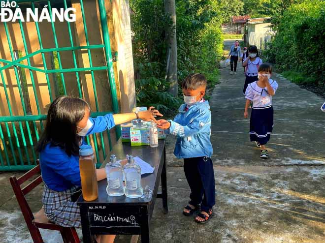 Pupils are instructed to disinfect their hands before entering the classroom