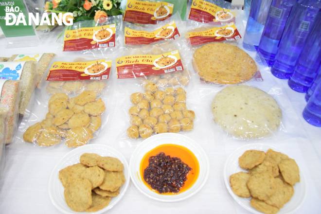 ‘cha bo’ (grilled beef roll) and ‘cha ca’ (fish cakes) products meeting standards of the One Commune-One Product (OCOP) programme