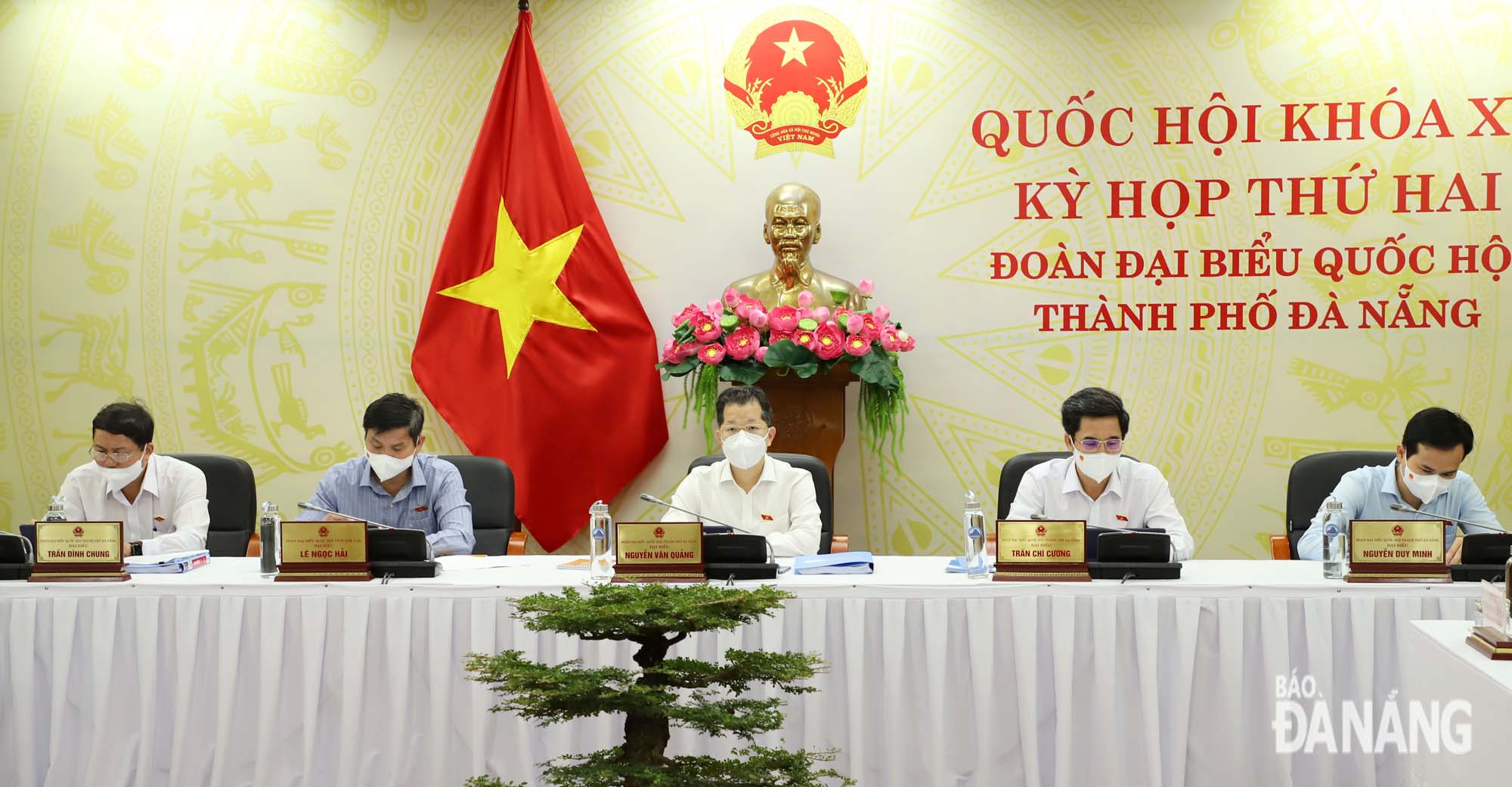 Các đại biểu Đà Nẵng tham gia tại phiên làm việc ngày thứ 4, kỳ họp thứ 2. Ảnh NGỌC PHÚ
