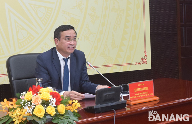 Chủ tịch UBND thành phố Lê Trung Chinh phát biểu ngắn tại phiên khai mạc hội nghị. Ảnh: HOÀNG HIỆP