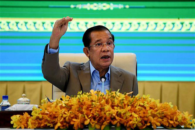Thủ tướng Campuchia Samdech Techo Hun Sen phát biểu tại cuộc họp báo ở Phnom Penh. Ảnh: AFP/TTXVN