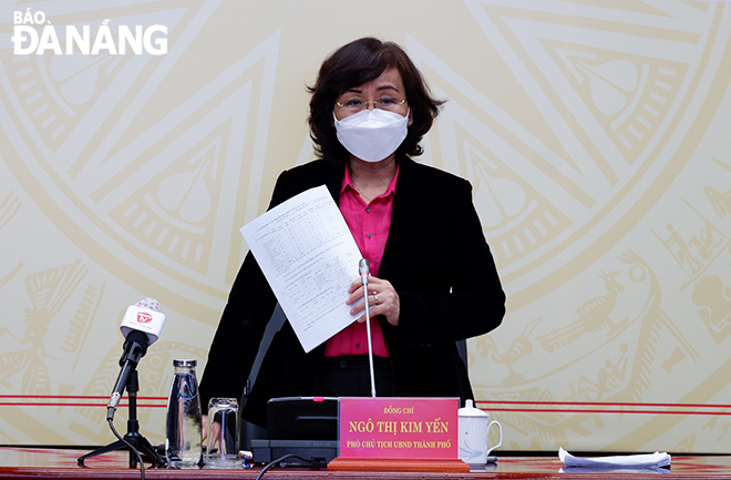 Vice Chairwoman Yen delivers her address at the meeting of the municipal Steering Committee for COVID-19 prevention and control on the afternoon of October 27. Photo: PHAN CHUNG