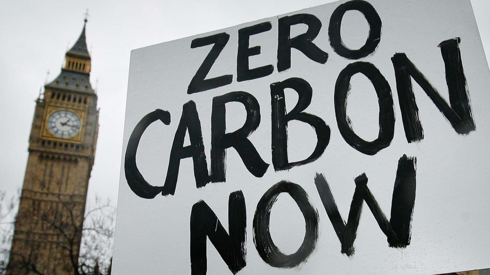 Nhiều quốc gia cam kết đạt mức trung hòa lượng phát thải CO2 bằng 0 vào năm 2050. 		              Ảnh: Reuters
