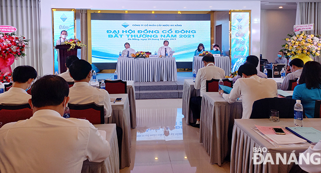 A scene of the extraordinary general meeting of shareholders at the Da Nang Water Supply Joint Stock Company