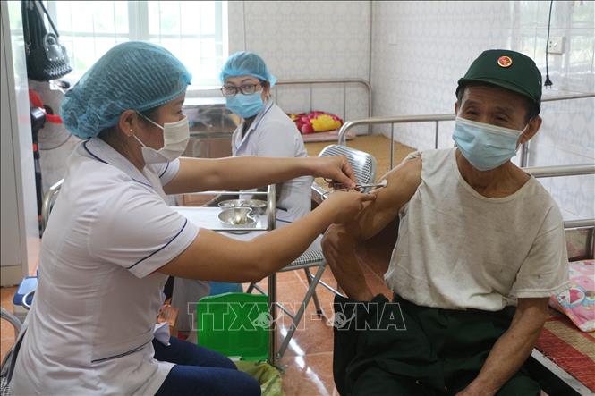 Ngày 4-11, Việt Nam ghi nhận 6.580 ca nhiễm mới SARS-CoV-2, nhiều tỉnh đổi màu cấp độ dịch