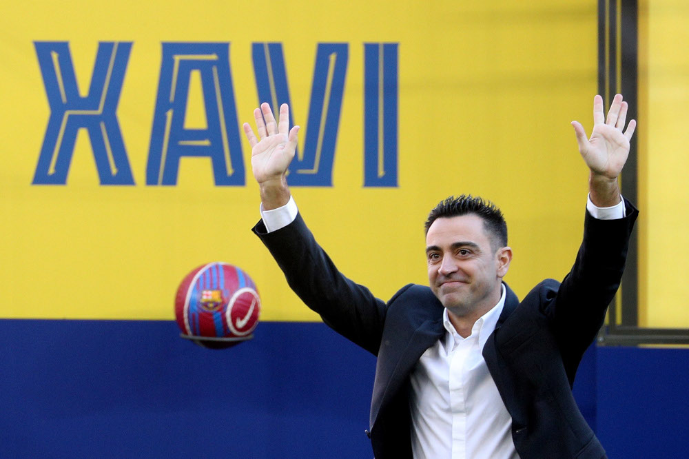 Xavi trở về Camp Nou và 