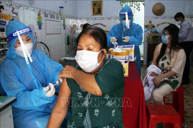 Ngày 13-11, Việt Nam có 8.467 ca nhiễm mới SARS-CoV-2, có 3.824 ca nặng đang điều trị