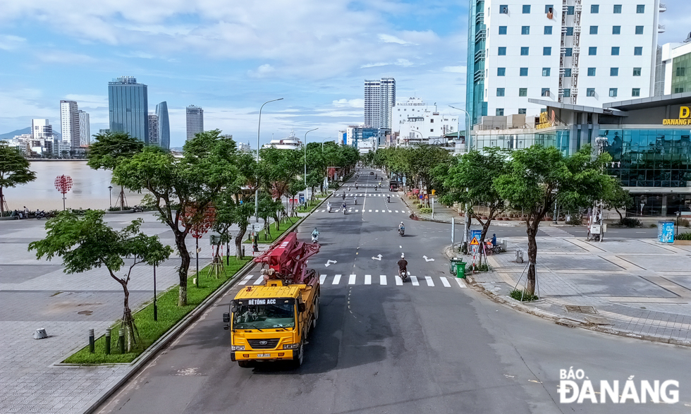 The weather is clear and downtown streets are drier after many days of heavy rain. Photo taken on Tran Hung Dao Street.