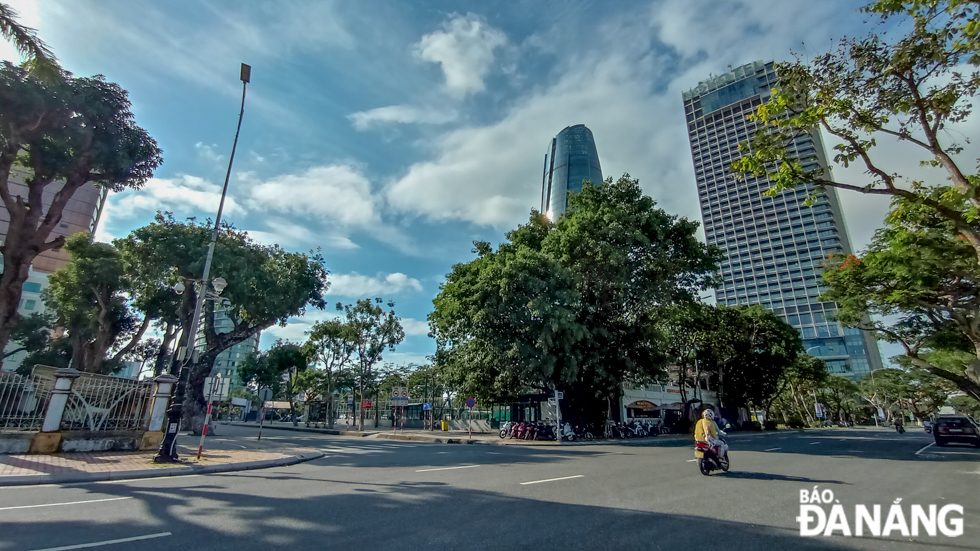 A corner of Quang Trung - Bach Dang streets on weekend afternoon.