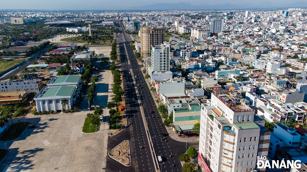 The city is returning to normal after several months of social distancing. Photo taken on 2 September Street, Hoa Cuong Bac Ward, Hai Chau District.