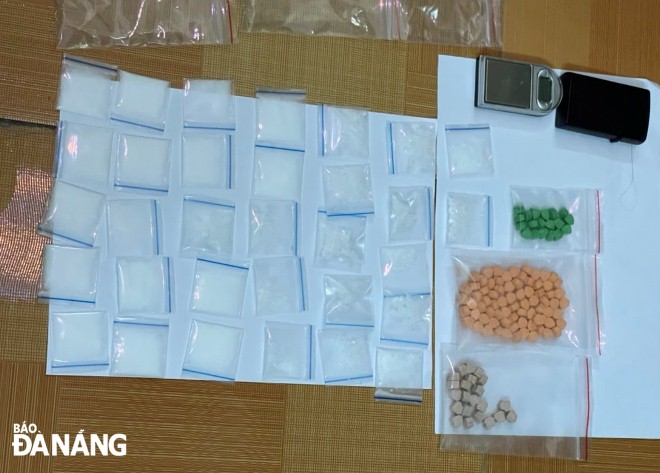 Số ma túy mà đối tượng Huỳnh Bá Thuận dùng để mua bán bị cơ quan công an thu giữ. Ảnh: L.HÙNG