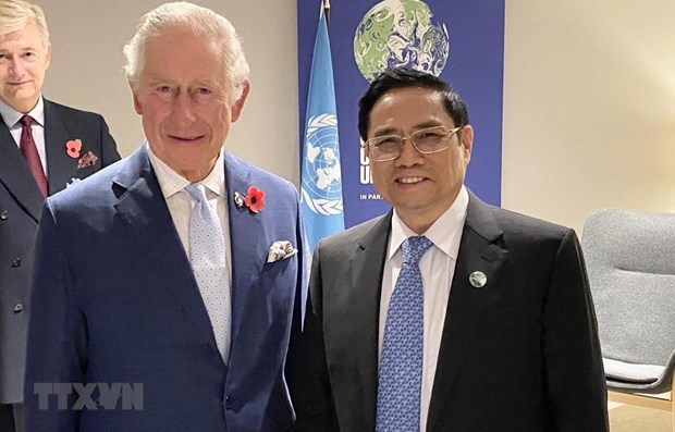 Vietnamese Prime Minister Pham Minh Chinh (right) and the UK's Crown Prince Charles. (Photo: VNA)