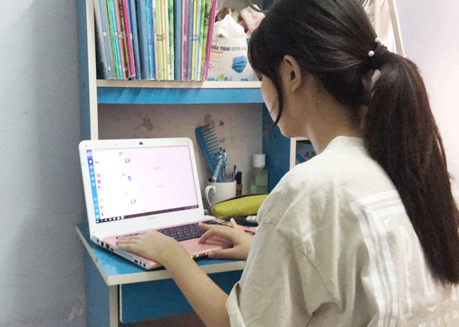 Many children and teenagers are provided with related skills and knowledge in schools in order to protect themselves from online sexual abuse. (This illustration photo taken by NGOC DOAN)