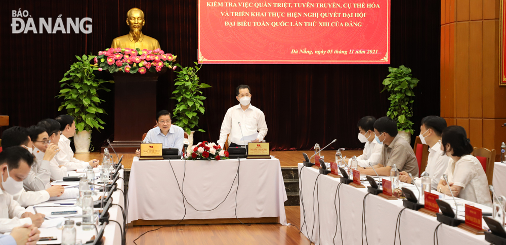 Bí thư Thành ủy Nguyễn Văn Quảng phát biểu tại hội nghị công bố quyết định. Ảnh: NGỌC PHÚ