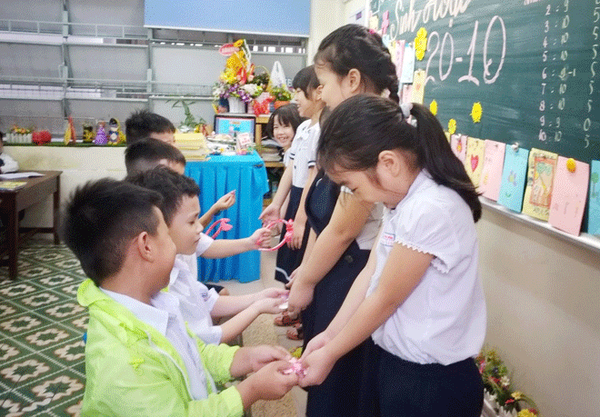 Pupils of Phu Dong Primary School, Hai Chau District in a life skills lesson. (Photo taken before the latest COVID-19 resurgence)