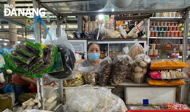 A stall set up at the Hoa Cuong wholesale market offers a variety of vegetarian food products. Photo: QUYNH TRANG