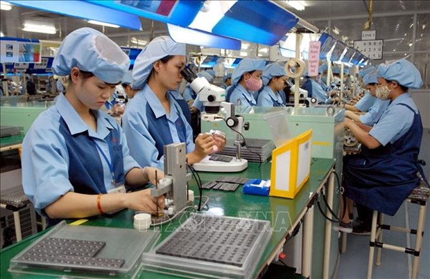  Workers at Canon Electronic Viet Nam Co.Ltd in Pho Nui A Industrial Park in Hung Yen Province. (Photo: VNA)