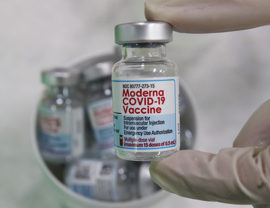Viện Y tế quốc gia Mỹ tuyên bố tham gia phát minh vắc-xin ngừa Covid-19 của Moderna, nhưng hãng dược này gạt các nhà khoa học chính phủ khỏi bằng sáng chế. Ảnh: Reuters	