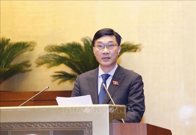 Chủ nhiệm Ủy ban Kinh tế của Quốc hội Vũ Hồng Thanh trình bày Báo cáo giải trình, tiếp thu, chỉnh lý dự thảo Nghị quyết về Kế hoạch cơ cấu lại nền kinh tế giai đoạn 2021-2025. Ảnh: Doãn Tấn/TTXVN