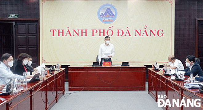Chủ tịch UBND thành phố Lê Trung Chinh  phát biểu tại buổi gặp mặt. Ảnh: TRIỆU TÙNG
