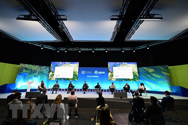 Các đại biểu tại một phiên thảo luận trong khuôn khổ Hội nghị lần thứ 26 Các bên tham gia Công ước khung của Liên hợp quốc về biến đổi khí hậu (COP26) tại Glasgow, Anh, ngày 5/11/2021. (Ảnh: AFP/TTXVN)