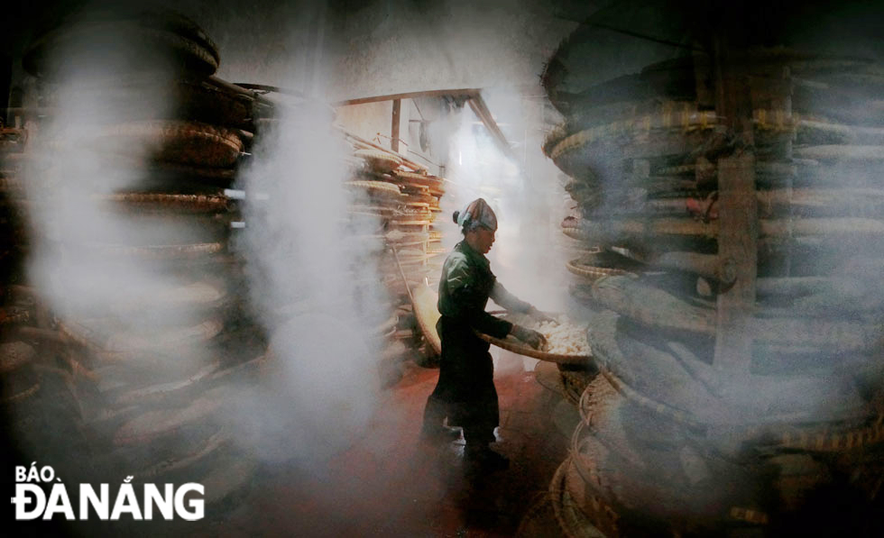 Steamed glutinous rice is fermented