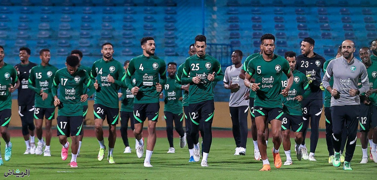 Đội tuyển Saudi Arabia tập luyện tối 14-11 trên sân Mỹ Đình. Ảnh: Alriyadh