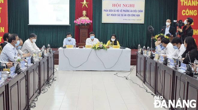 The Da Nang chapter of the Viet Nam Fatherland Front Committee-held conference on social criticism on the planning of projects along the Han River, November 15, 2021. Photo: TRIEU TUNG