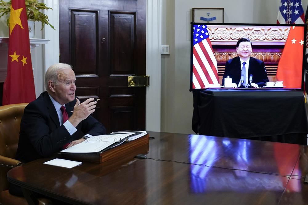Tổng thống Mỹ Joe Biden (trái) gặp gỡ trực tuyến với Chủ tịch Trung Quốc Tập Cận Bình. Ảnh: AP