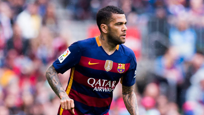  Dani Alves trở lại Barcelona. Ảnh: FCBN