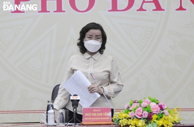 Phó Chủ tịch UBND thành phố Ngô Thị Kim Yến phát biểu chỉ đạo tại cuộc họp chiều 19-11. Ảnh: LÊ HÙNG