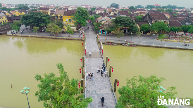 To prepare for welcoming back foreign tourists after 2 years, Hoi An City has made great efforts to embellish the landscapes, reopen trading and business activities, etc., thereby significantly contributing to regaining the ancient town’s reputation of a safe and friendly destination in the eyes of both domestic and foreign visitors.